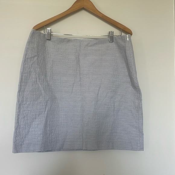 Ann Taylor Dresses & Skirts - Ann Taylor Seersucker Skirt Sz 14 EUC